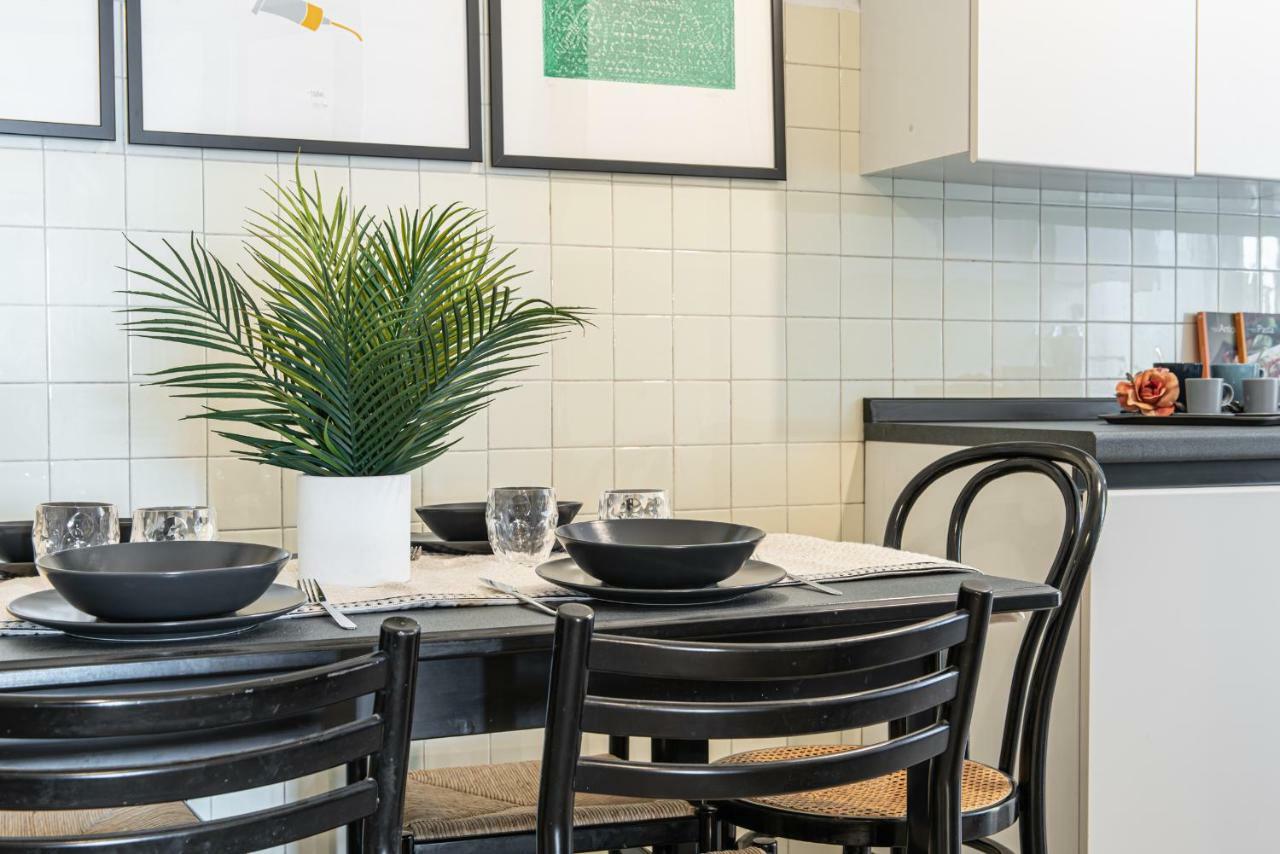 Ferienwohnung Joivy Sophisticated 3-Bed Flat With Desk Mailand Exterior foto