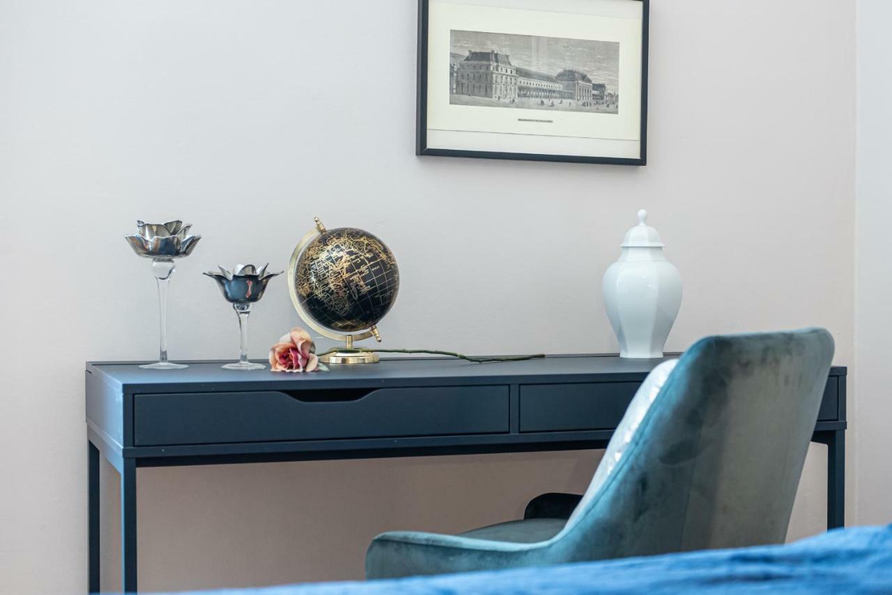 Ferienwohnung Joivy Sophisticated 3-Bed Flat With Desk Mailand Exterior foto